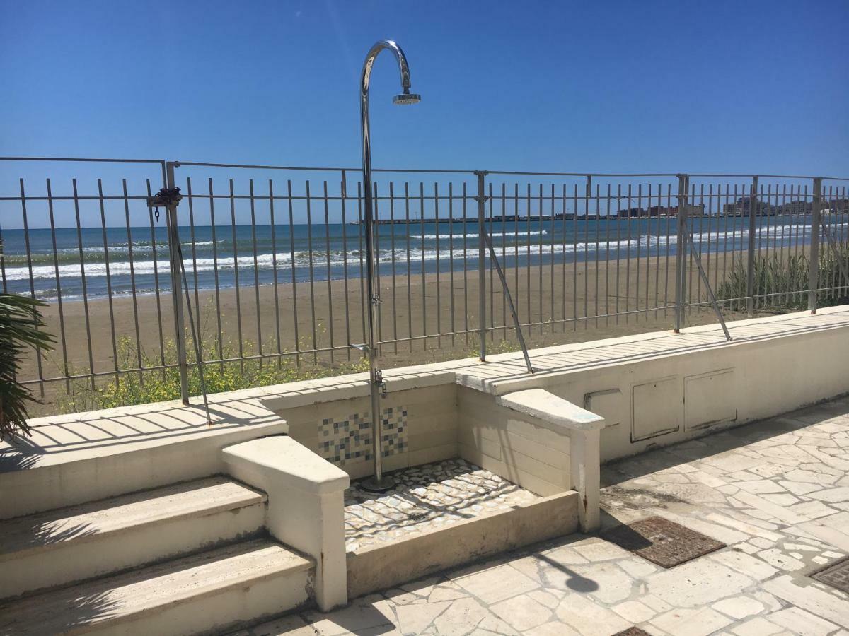 Ferienwohnung La Casa Sulla Spiaggia Nettuno Exterior foto